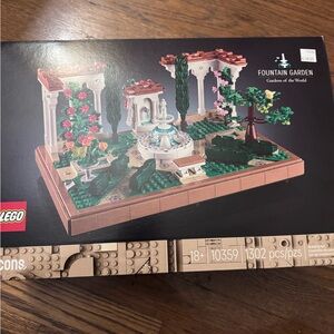 LEGO Fountain Garden Display - Green, Tan, White, Pink